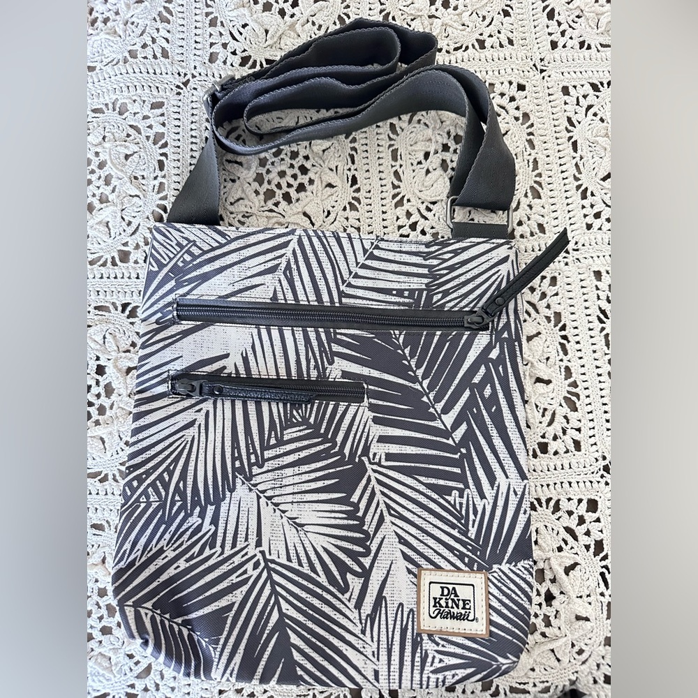 Dakine Black/White Canvas Crossbody Purse Travel Small Handbag Bag Boho NWOT